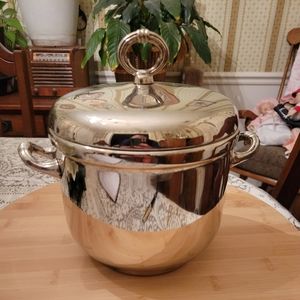 Vintage Silver Plated Ice bucket. Beautiful!